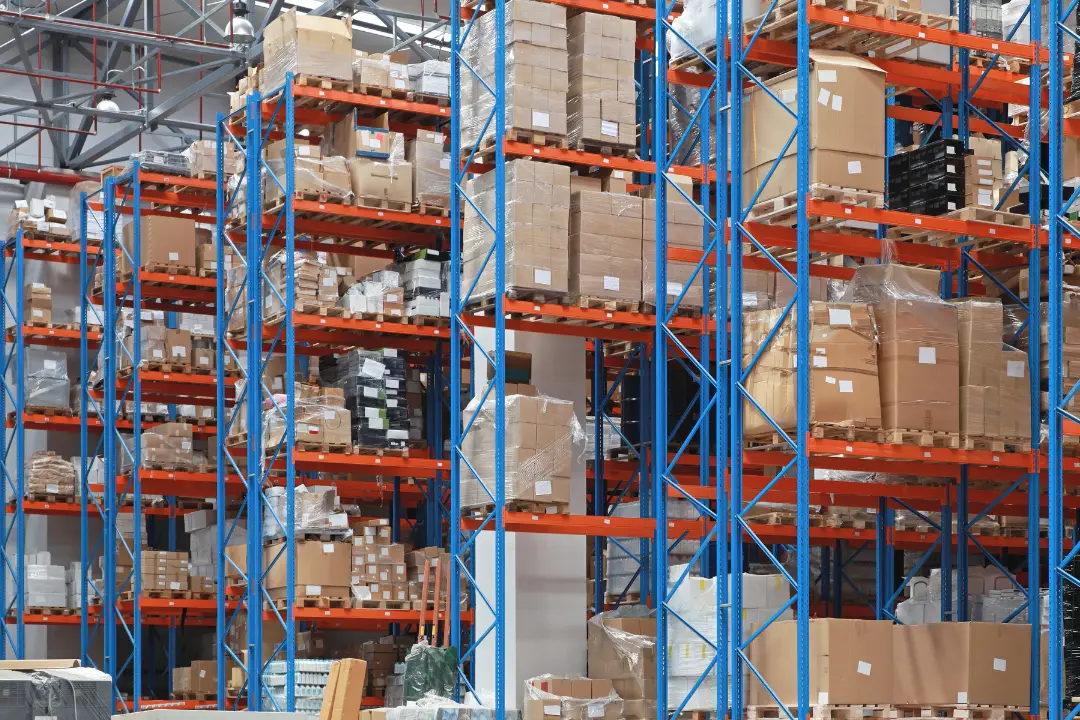 Almacén modernizado con sistemas de racks LICSA