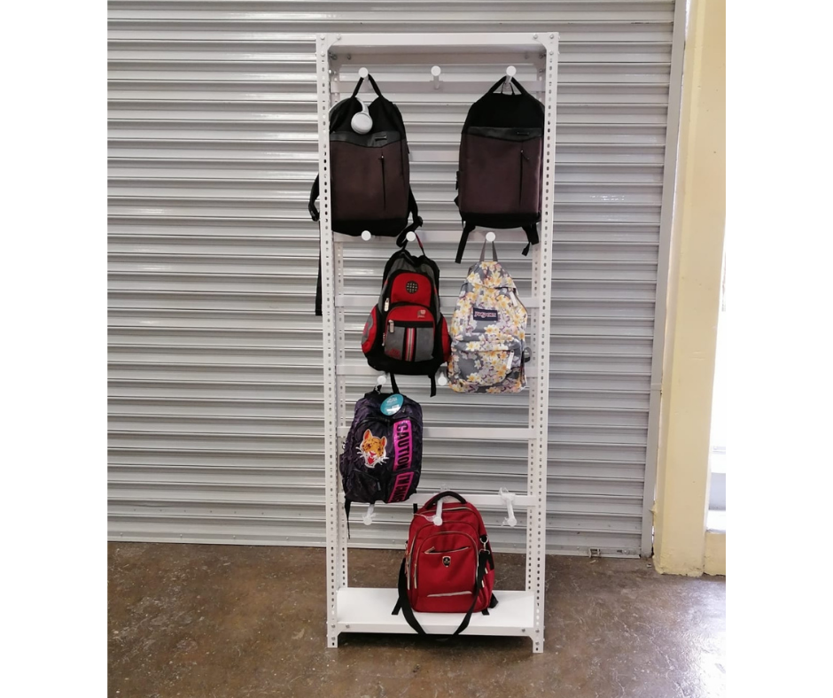 Estante metálico para exhibición de mochilas con brazos metálicos